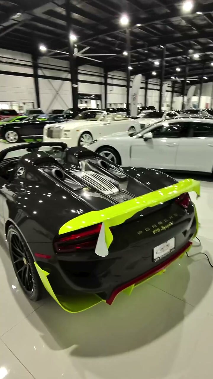 Porsche 918 Spyder with a gloss lime rear wing